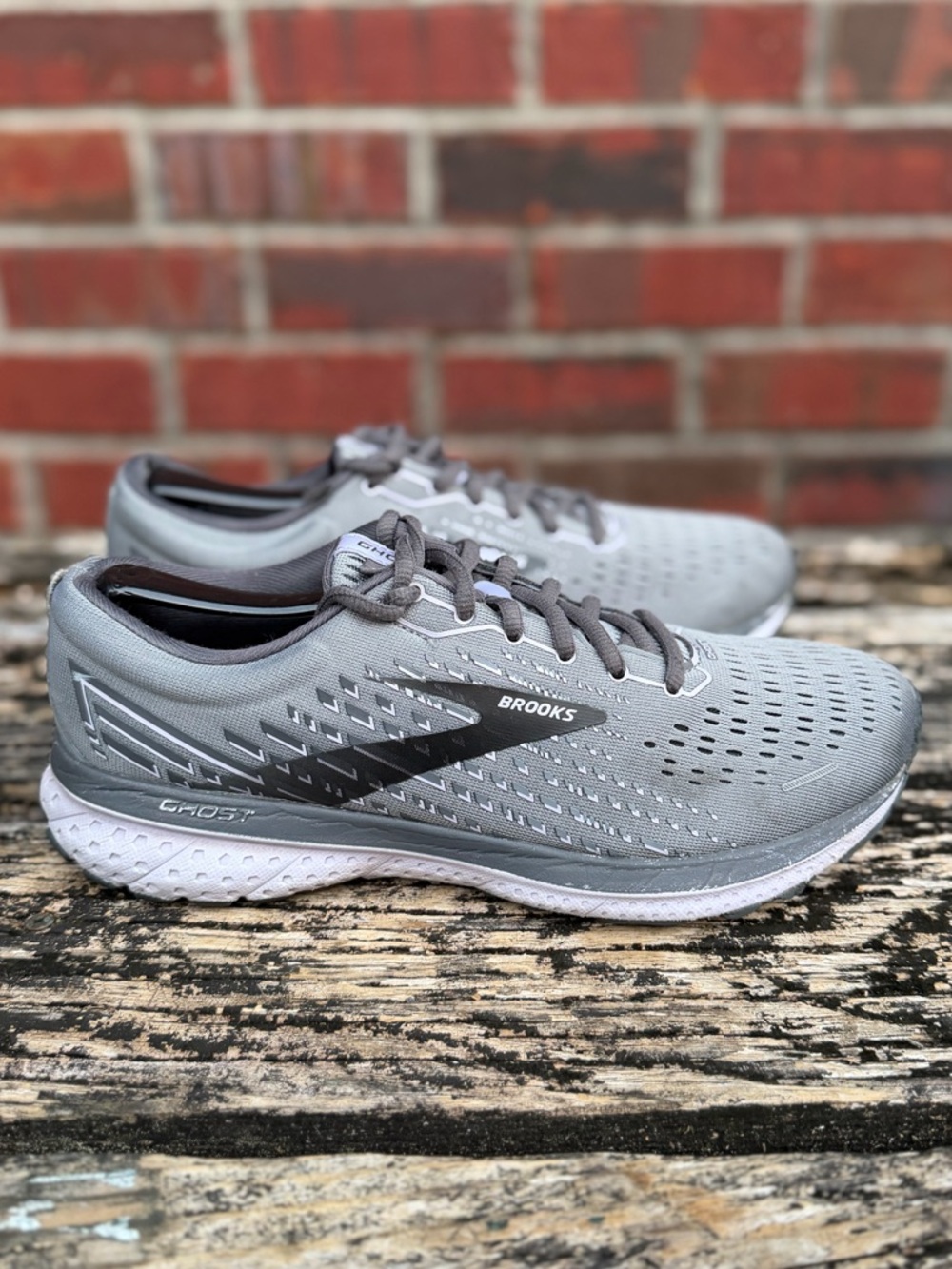 Brooks Ghost 13 Women’s Size 9 Gray Lace Up Running Shoes X1   ***See Note